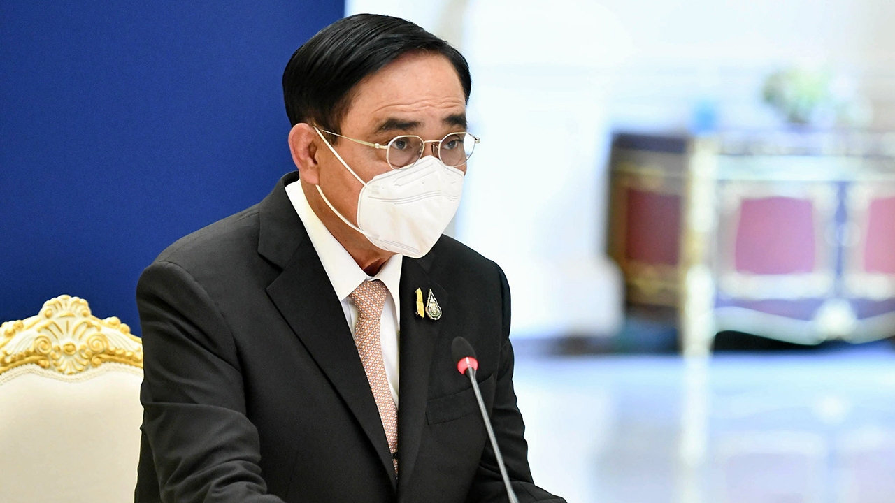 ยันไม่ยุบสภาหนี “บิ๊กตู่” ลุยลุ้นวาระ 8 ปี ฝ่ายค้านยื่น “ตีความ” ดักคอรักษาการยาว