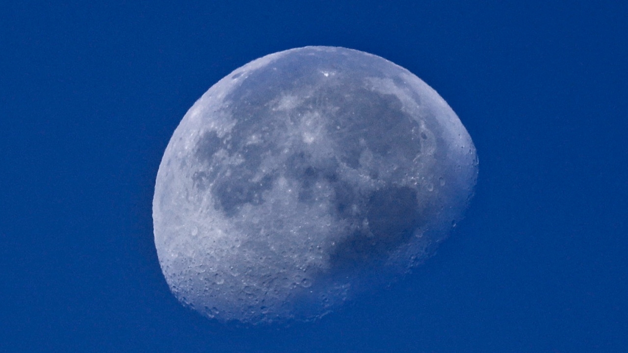  ส่องให้ดี คลิปวินาทีสถานีอวกาศจีนสัญจรผ่านดวงจันทร์ (คลิป)