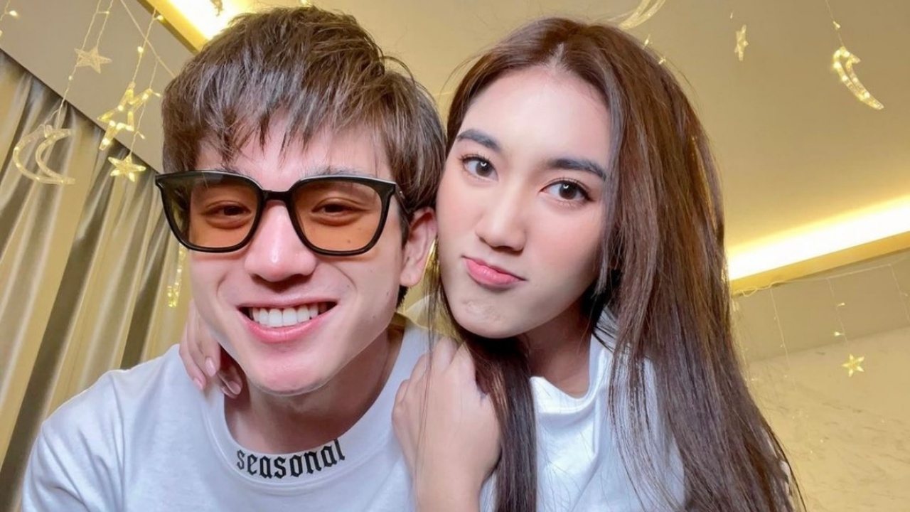 ตงตง-เบสท์ โละตู้ขายเสื้อผ้ามือสอง ตัวละ 1 บาท เอาเงินไปทำบุญ