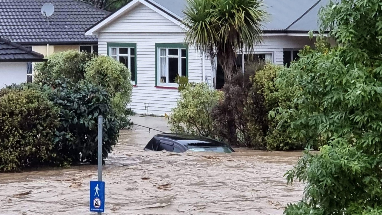  นิวซีแลนด์อ่วม น้ำท่วมโคลนถล่มเกาะใต้