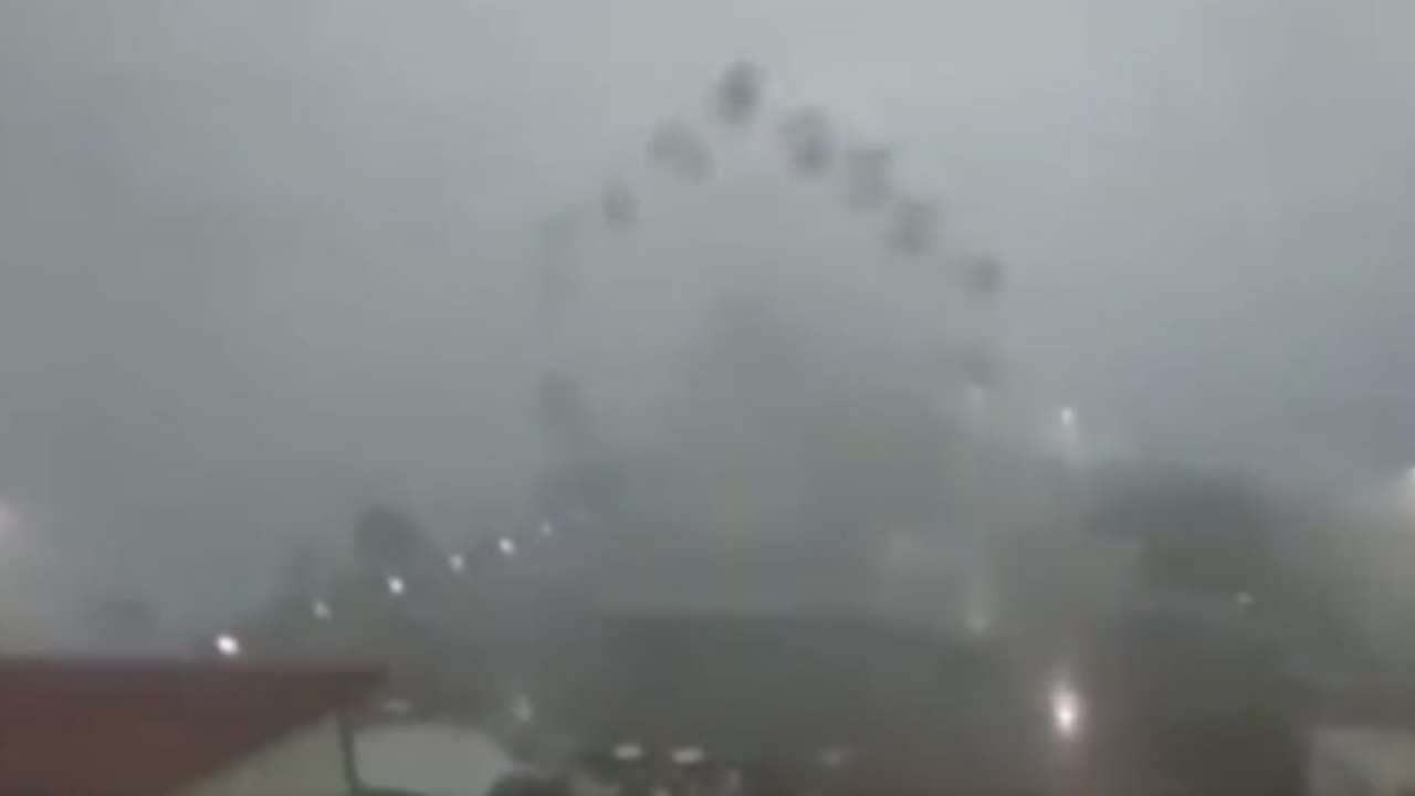 พายุถล่มอิตาลี ดับ 2 ศพ กระแสลมแรงพัดชิงช้าสวรรค์หมุนเองสุดหวาดเสียว (คลิป)