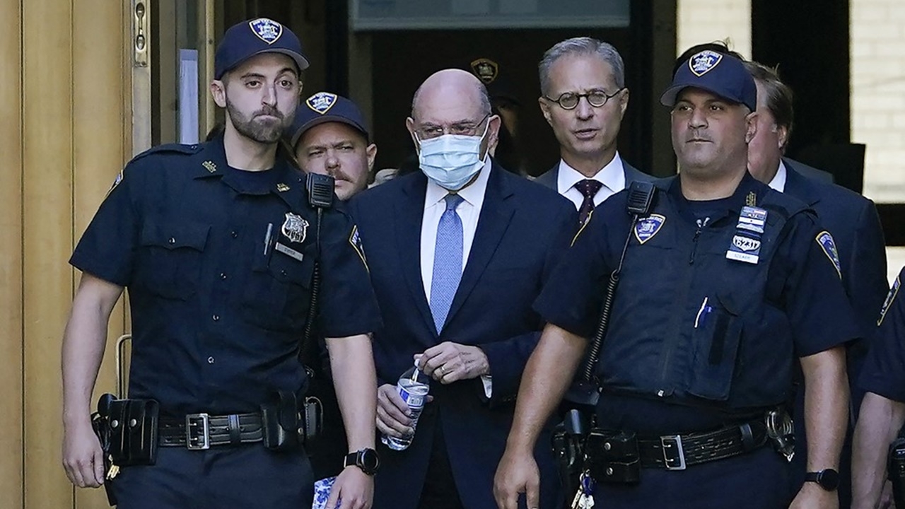 อดีตซีเอฟโอบริษัททรัมป์ ยอมรับผิดฉ้อโกงภาษี แลกจำคุก 5 เดือน