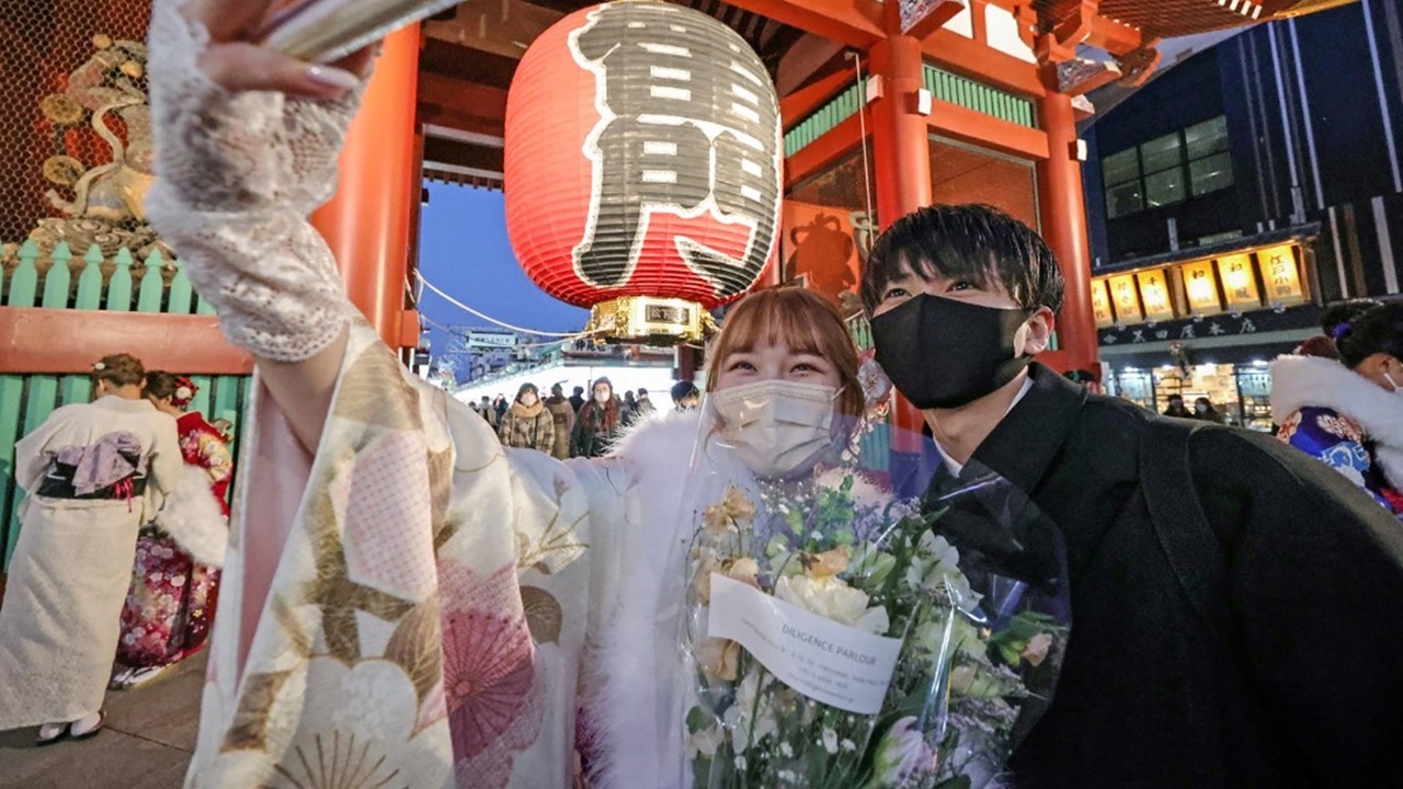 ญี่ปุ่นหนุนคนหนุ่มสาวดื่มสุรามากขึ้น หลังยอดขายหดกระทบรายได้จากภาษี