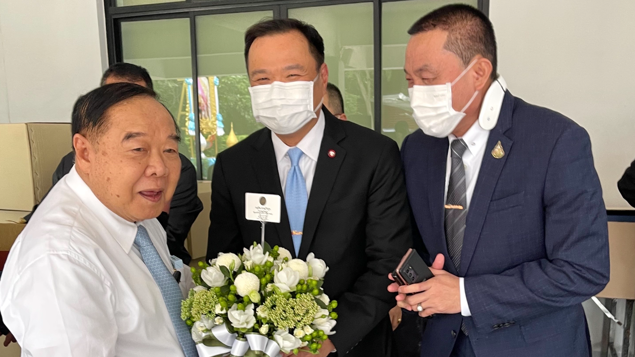 “อนุทิน” นำ "ภูมิใจไทย" เบิร์ธเดย์ 77 ปี “บิ๊กป้อม” ขอให้สุขภาพแข็งแรง 