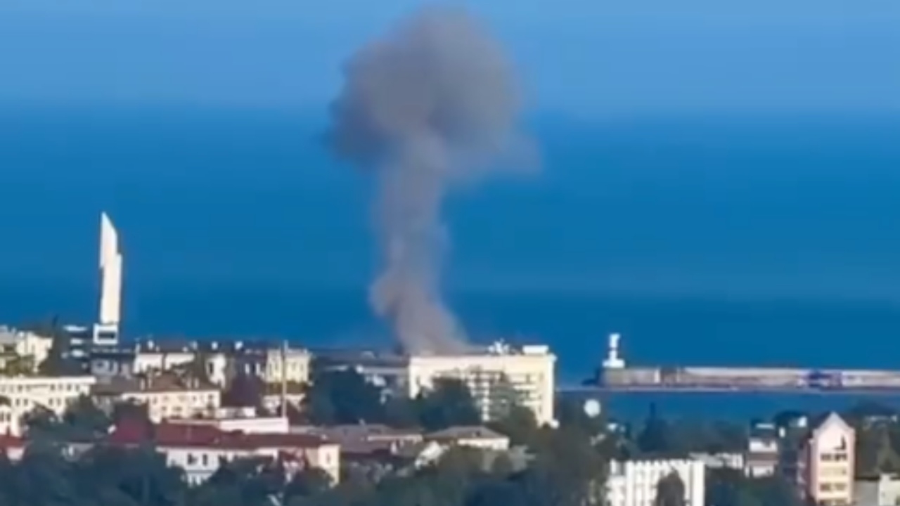 รัสเซียเครียด กองบัญชาการทหารเรือในไครเมียถูกโจมตีด้วยโดรนกามิกาเซ่ 