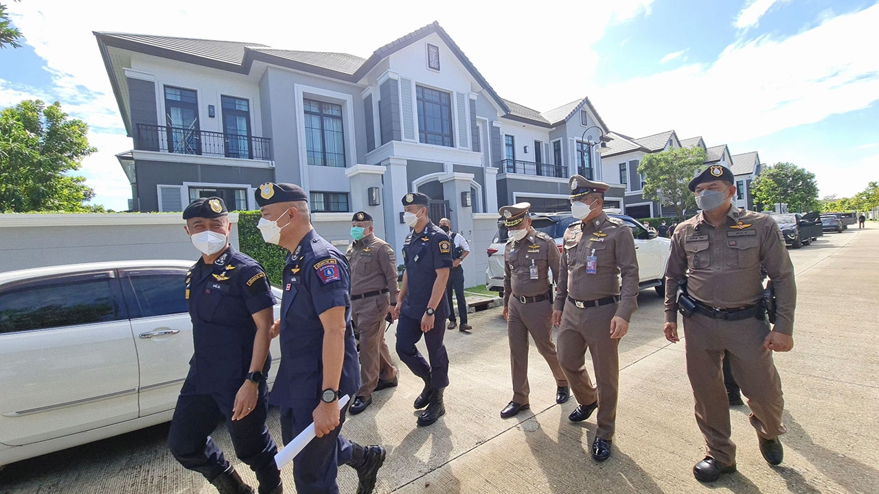 ยึดบ้านหรู 