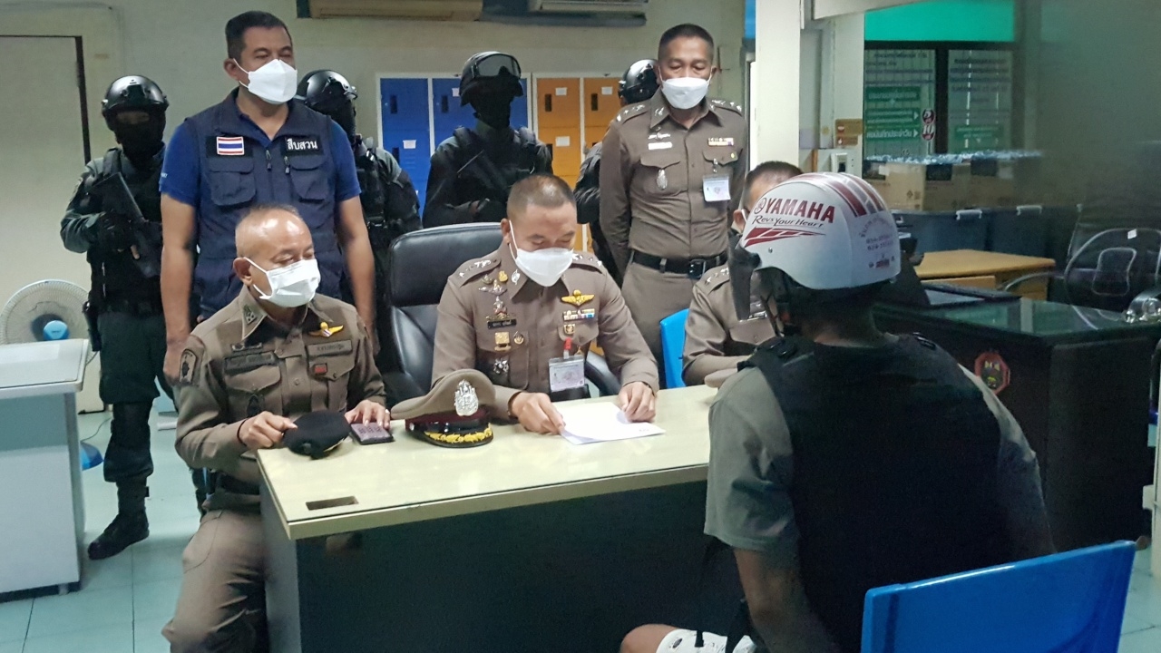 เหิมเกริม อดีตคนงานชำแหละหมู ควงมีดจี้ร้านสะดวกซื้อ วันเว้นวัน