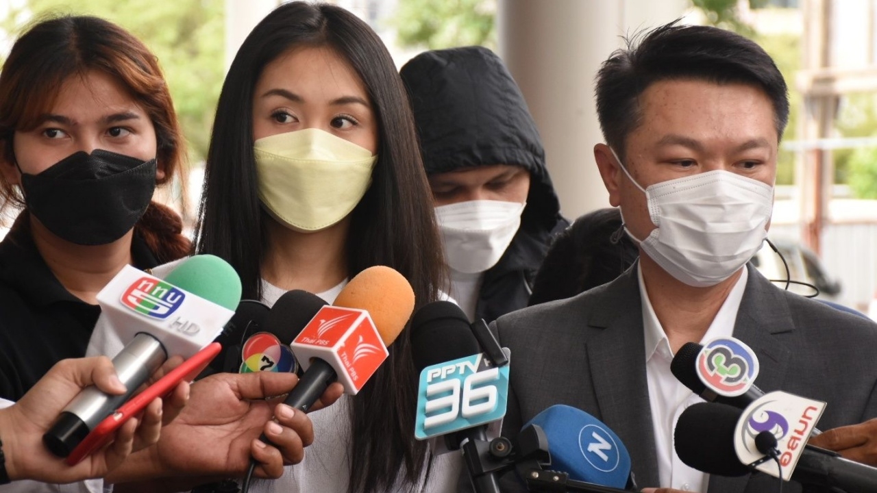 แซน ควงทนาย เข้ารับทราบข้อกล่าวหา หลังสามี "หนิง ปณิตา" แจ้งความ 3 ข้อหา