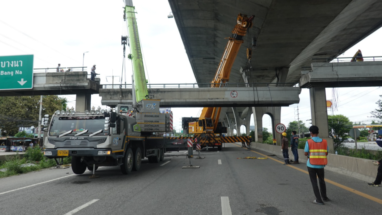 เร่งยกออกคานสะพานลอย รถบรรทุกชนตอม่อพบเคลื่อนใกล้หลุด 