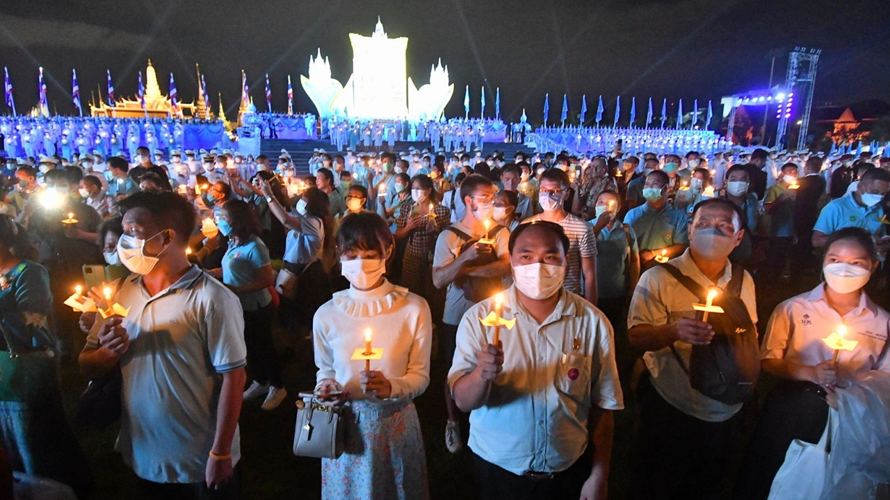 พสกนิกรแซ่ซ้อง "ทรงพระเจริญ" ทั่วประเทศพร้อมใจ ร่วมจุดเทียนชัย พิธี "ถวายพระพร"