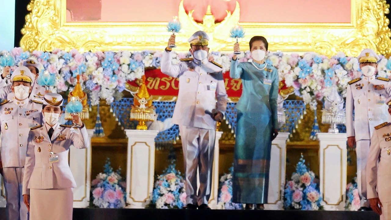 พร้อมใจภักดิ์