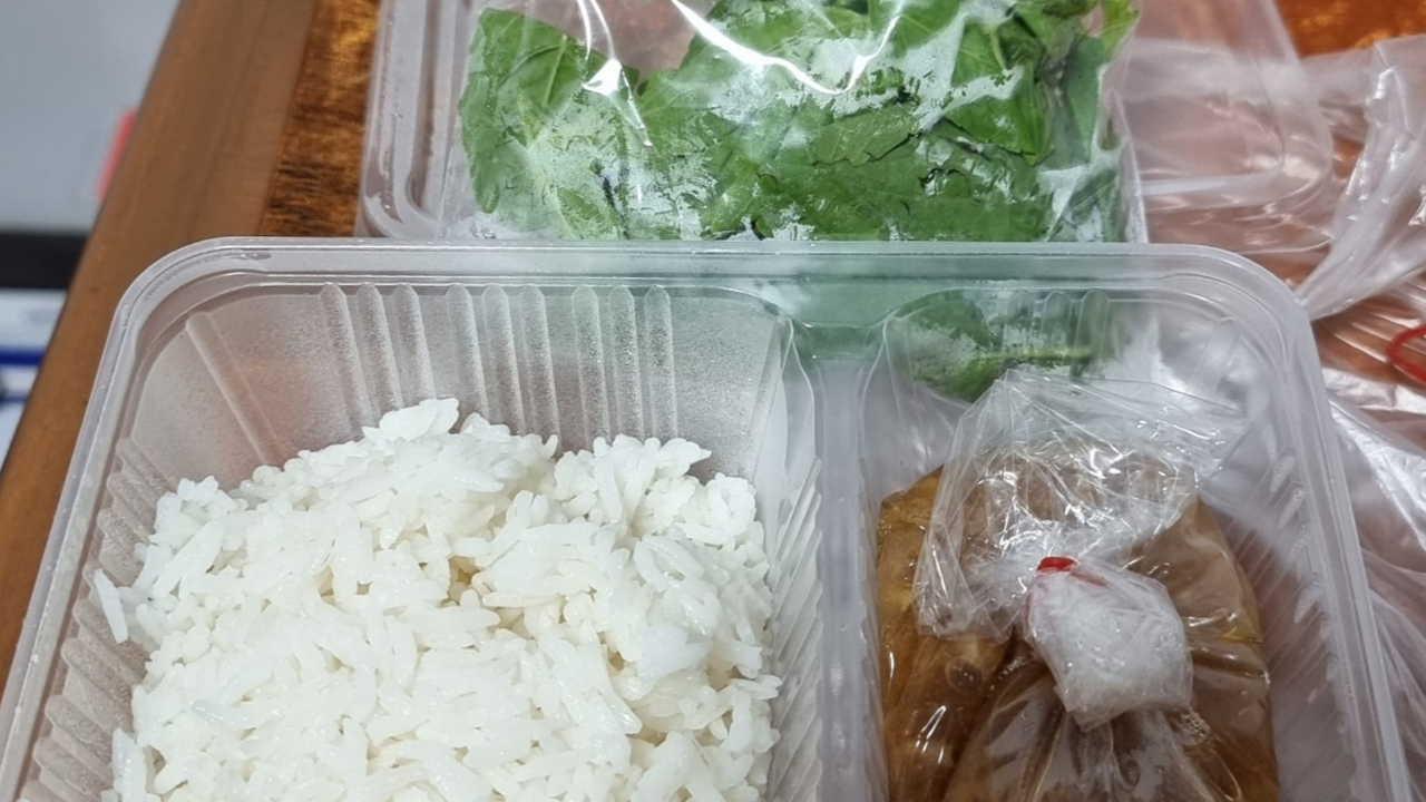 พิมพ์ตกชีวิตเปลี่ยน สาวสั่งกะเพราไก่ สุดท้ายได้เมนูใหม่ พร้อมใบกะเพราสด