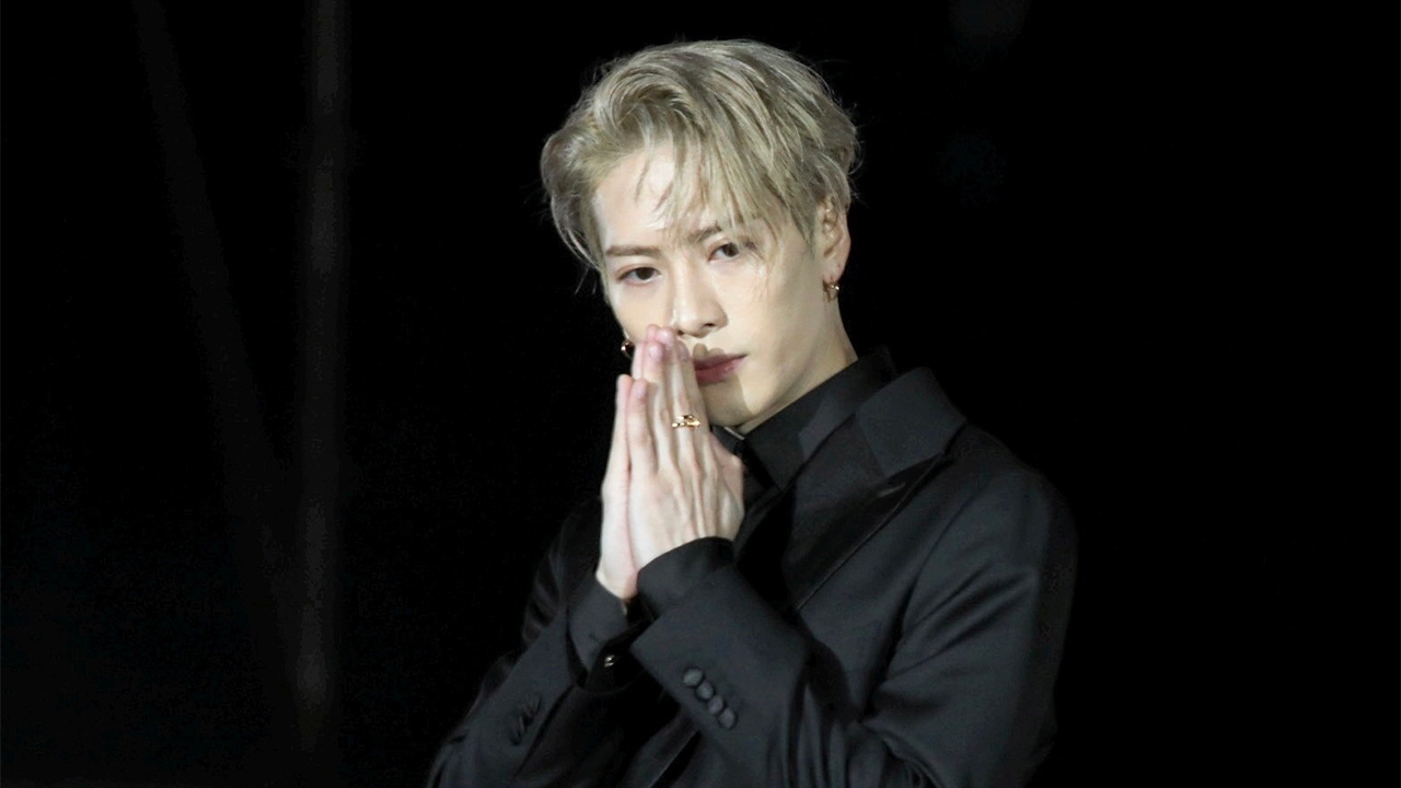 “แจ็คสัน หวัง” หล่อทะลุสายฝน ขอเปียกปอนไปพร้อมแฟนๆ จัดเต็มทุกโมเมนต์