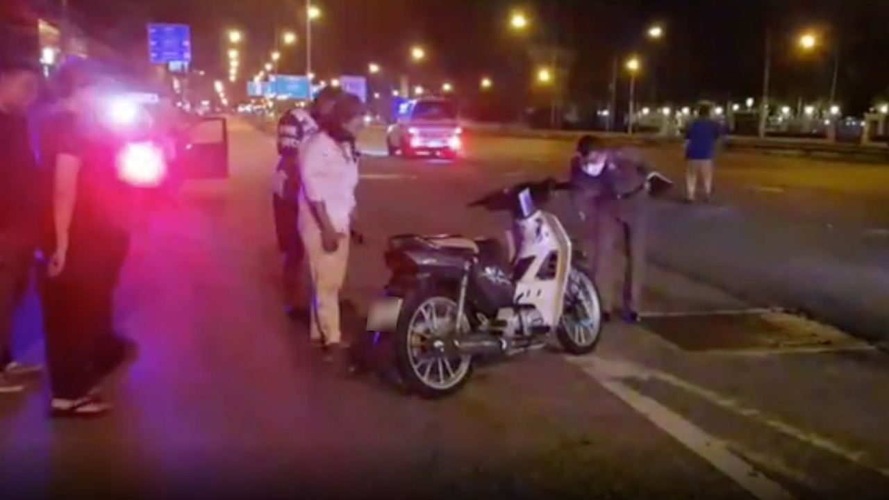 พูดเป็นลาง ถ้ามันจะตาย-ก็ให้ตายไปเลย จยย.ชนเกาะกลางถนน 2 สาวดับคู่