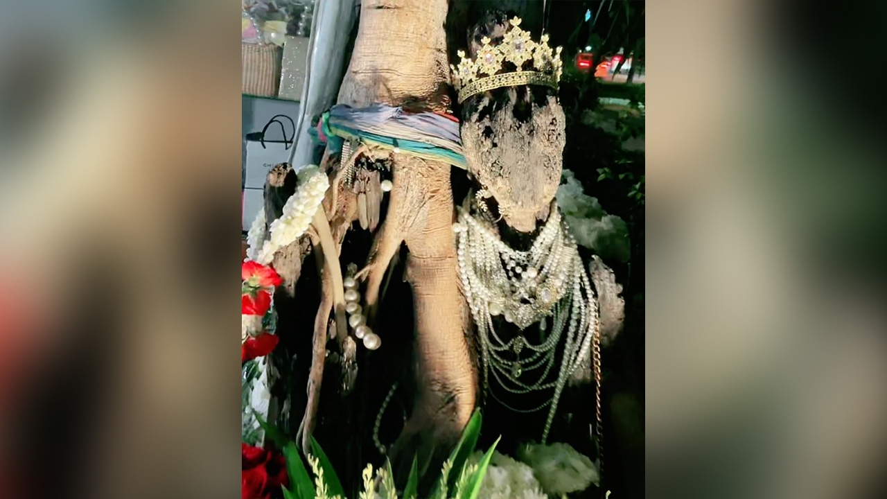 คอหวยเฮ หลังขอพร "พี่สาว" เลียบด่วนรามอินทรา เชื่อให้โชคหลายงวด