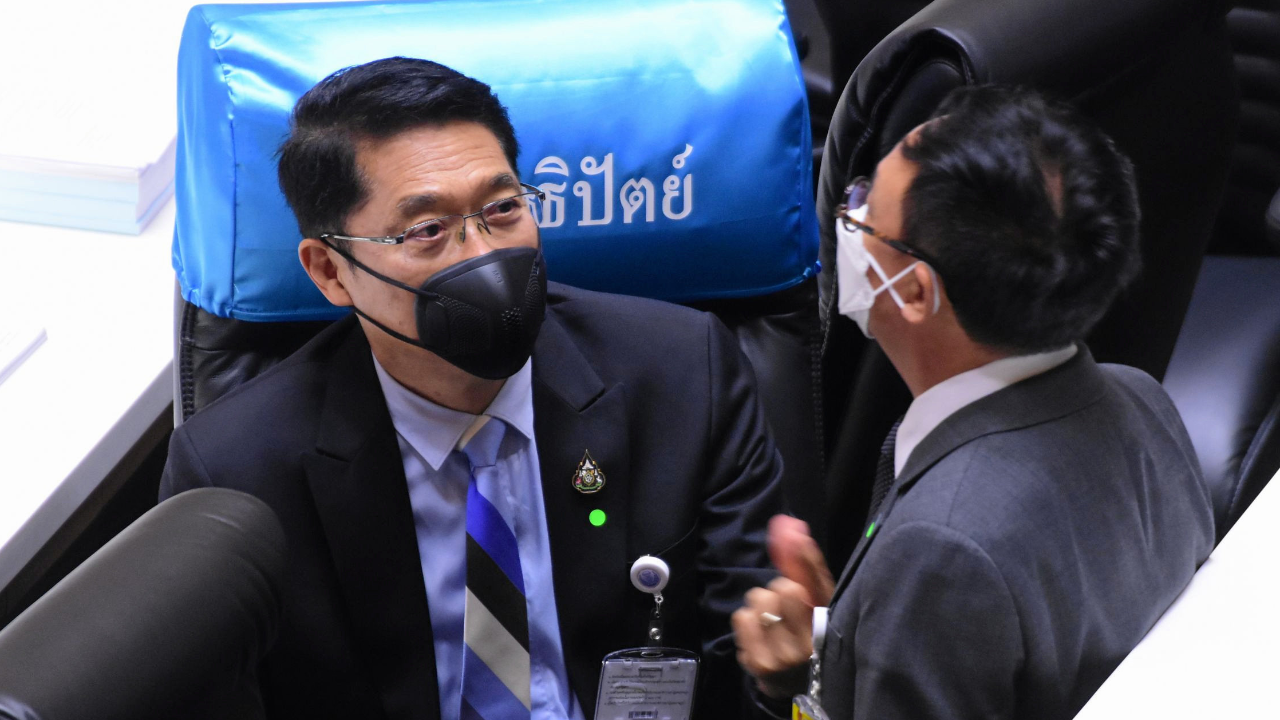 จันทร์นี้ ประชาธิปัตย์ถกรับศึกซักฟอก ปัดกำชับลงมติ ชี้ เป็นเอกสิทธิ์ ส.ส.
