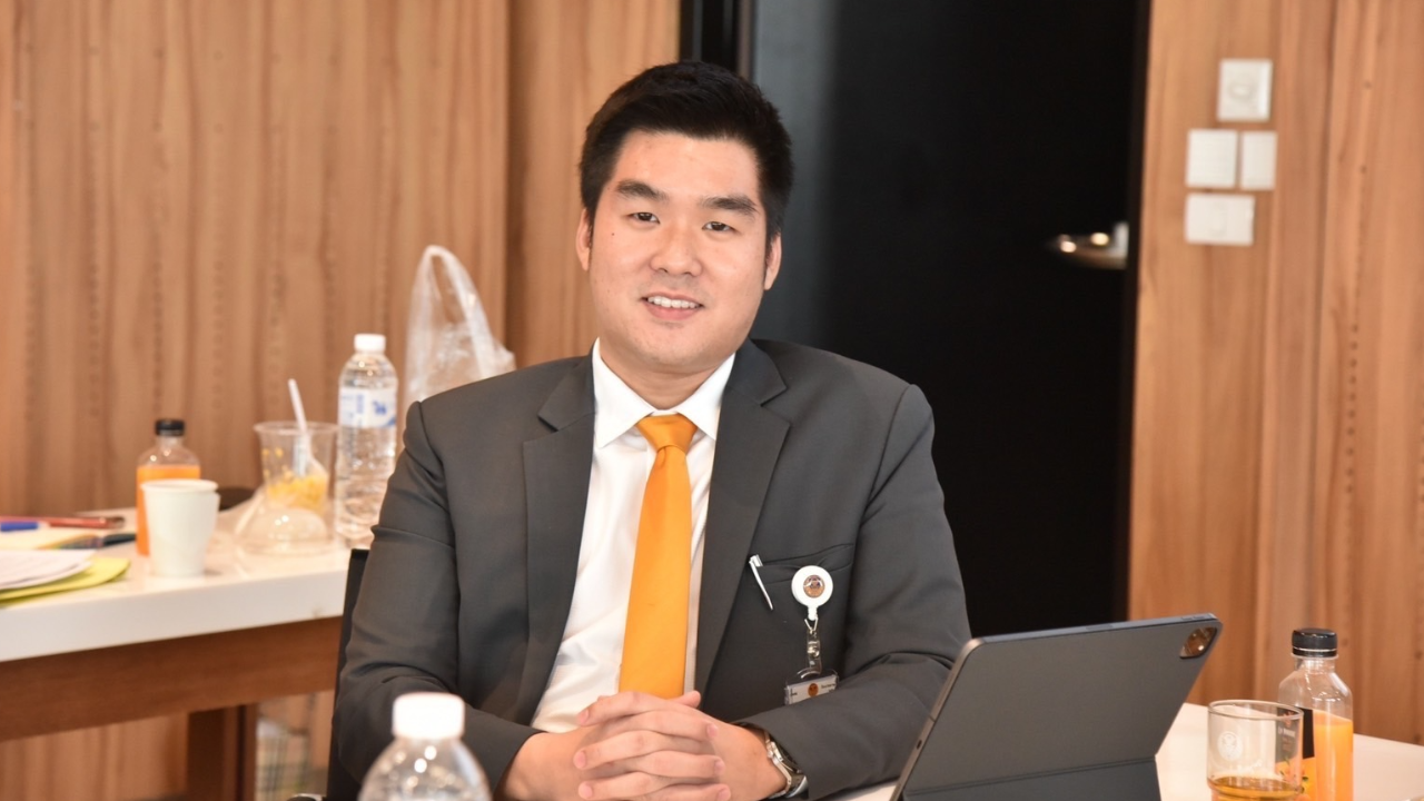 เพื่อไทย จี้ "ประยุทธ์" ตื่นจากฝัน หลังยานยนต์ไฟฟ้า ย้ายฐานลงทุน อินโดฯ