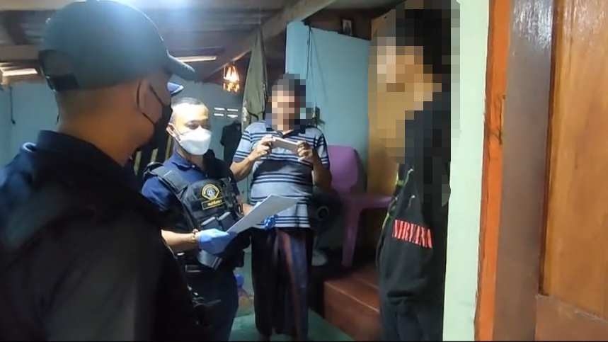 กองปราบรวบหนุ่มวัย 20 รัวปืนกลางถนนมีคนตาย 1 ศพ เจ้าตัวให้การปฏิเสธ