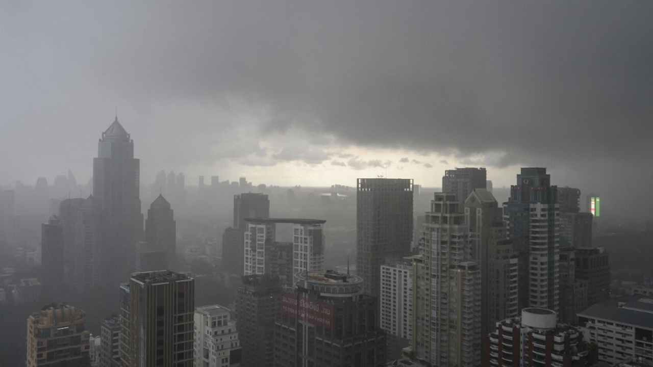 สภาพอากาศวันนี้ ไทยฝนตกหนาแน่นทุกภาค ระวังน้ำท่วมฉับพลัน