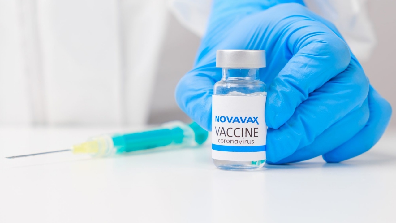 FDA สหรัฐฯ ไฟเขียววัคซีนโควิด "โนวาแวกซ์" สำหรับผู้ใหญ่
