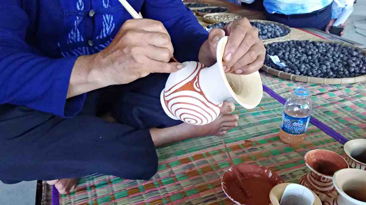 พาชม "เครื่องปั้นดินเผา" บ้านเชียง สินค้าขายดี GI หวังผลักดันสู่ตลาดสากล