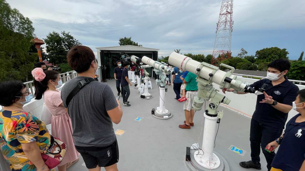 เชียงใหม่แห่ชมซุปเปอร์ฟูลมูน แต่อากาศไม่เป็นใจ ท้องฟ้าเมฆมากไร้พระจันทร์