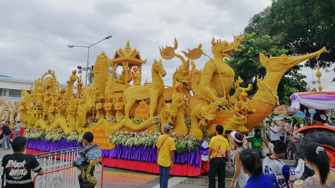 อำเภอเดชอุดม ชนะเลิศการประกวดต้นเทียน ประเภทแกะสลักขนาดใหญ่ ของอุบลฯ 