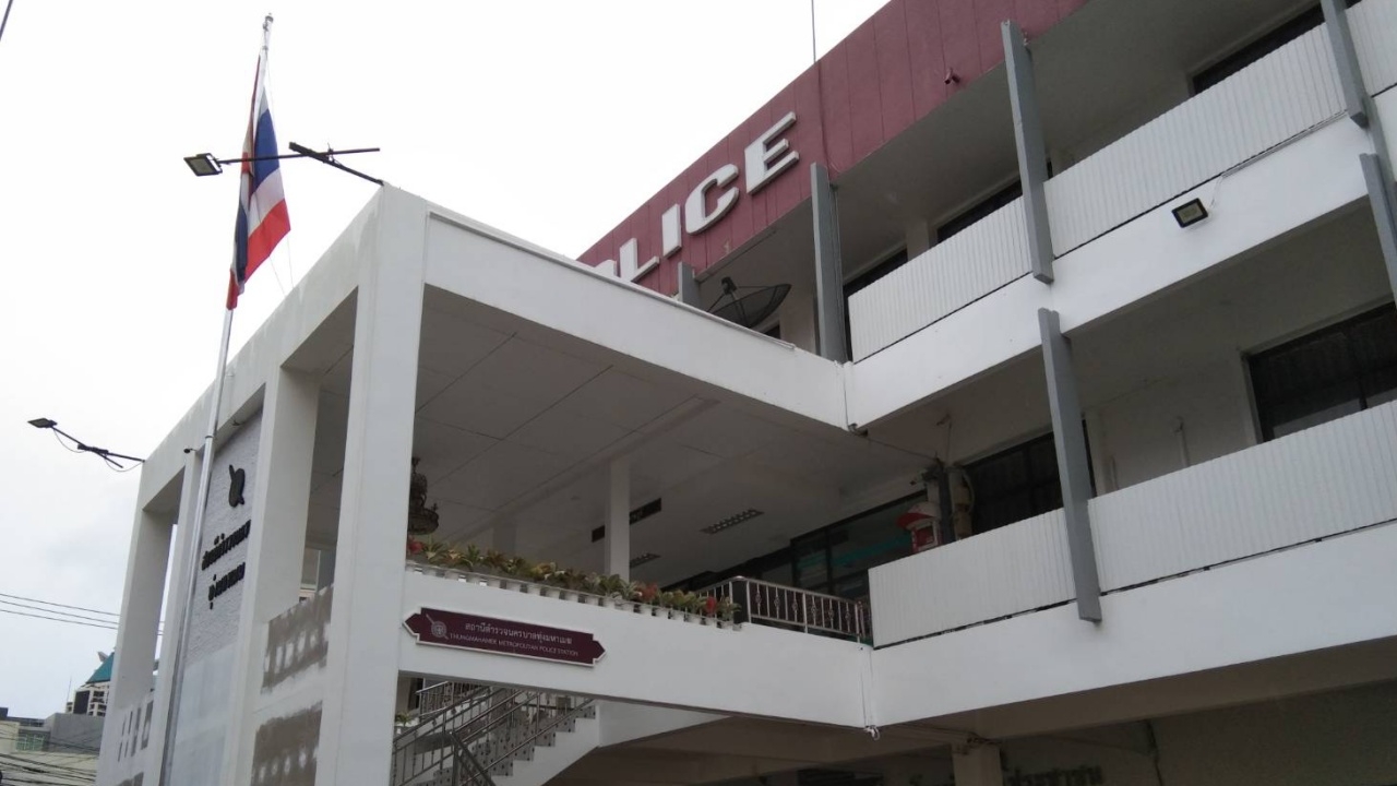 ส.ก.ก้าวไกล ขึ้นโรงพัก ตำรวจนัดรับทราบข้อหา "อนาจาร" เหยื่อสาววัย 18