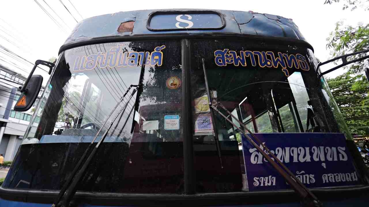 รถเมล์สาย 8 ปิดตำนานสายซิ่งเมืองไทย พนักงานใจหาย บอกยังไม่รู้จะไปทำงานอะไร