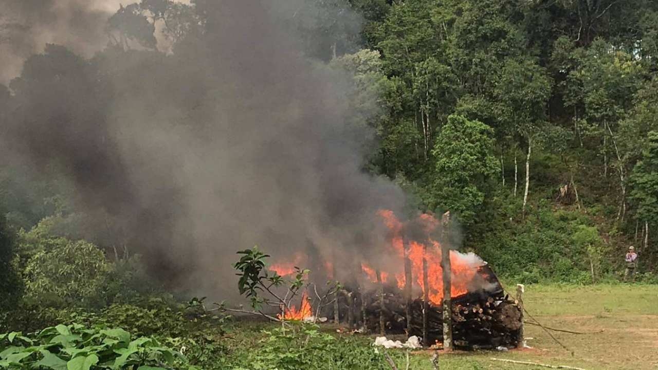 สุดเศร้าชาวบ้านทำพิธี เผาเหยื่อน้ำป่าดอยไตแลงรวม 5 ศพ 1 ในนี้เป็นคุณหมอ