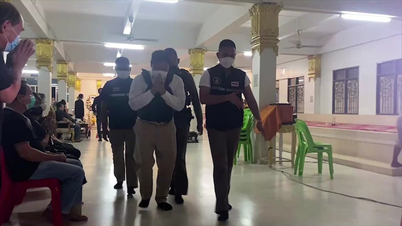 ฮือฮา นายก อบต.บางสมบูรณ์ ร่วมงานเผา "บิ๊ก กุมารขาว" ตร.นับสิบแห่ รปภ.