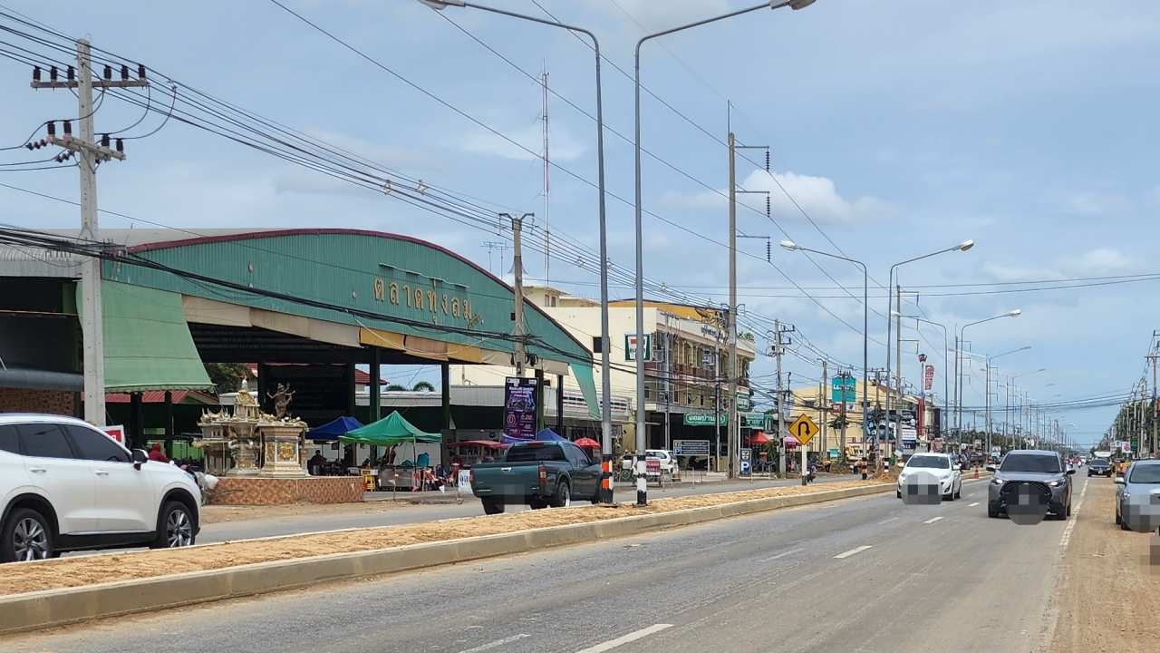 การ์ดผับเมืองเพชรโดนรถประกบยิงเจ็บ ตร.รู้ตัวแล้วเร่งติดตามตัวมาสอบสวน