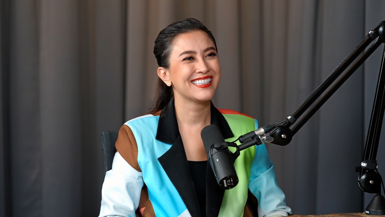 “มิลค์-เขมสรณ์” ลบคำปรามาสขึ้นนั่งเก้าอี้ผู้ประกาศข่าว หมอดูทักให้เปลี่ยนนามสกุล