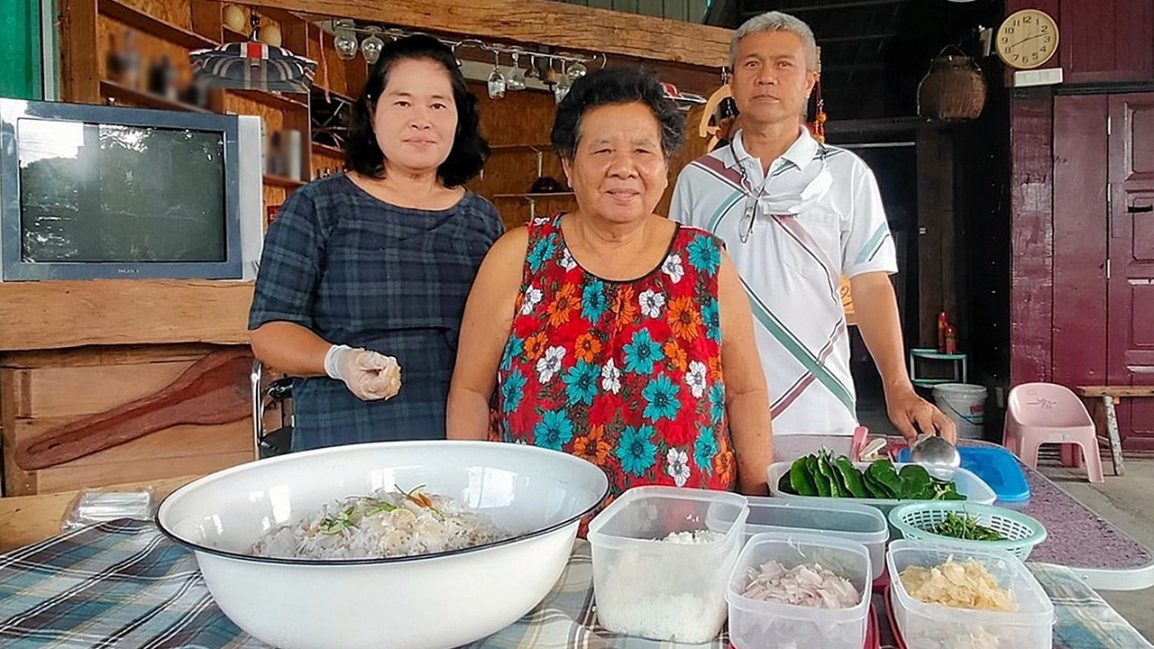 “ขนมปลาแนม” ปากน้ำโพ