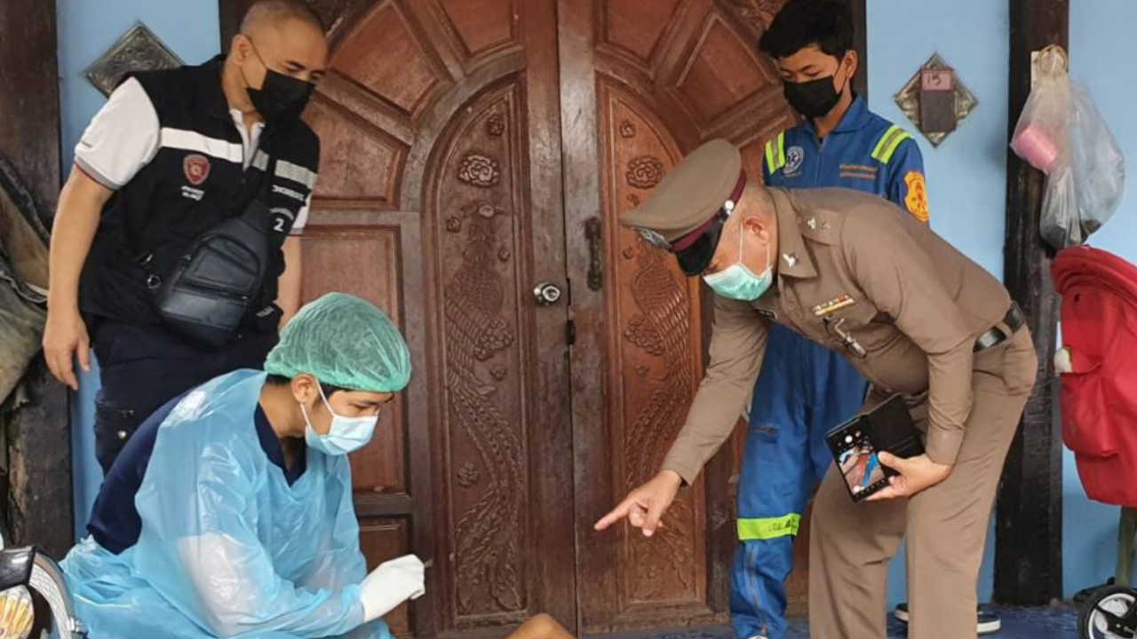  บ้านใกล้เรือนเคียงทะเลาะวิวาท คว้ามีดจะแทง โดนยิงสวน 5 นัดดับคาที่