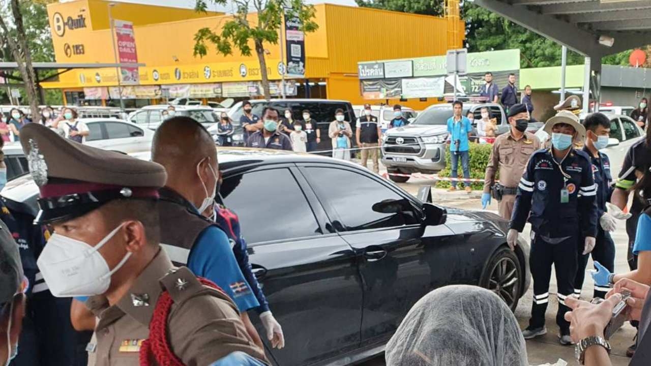 เมียนายก อบต.โนนห้อม ยิงตัวตายคาลานจอดห้างดังที่ปราจีนฯ ยังไม่รู้สาเหตุ