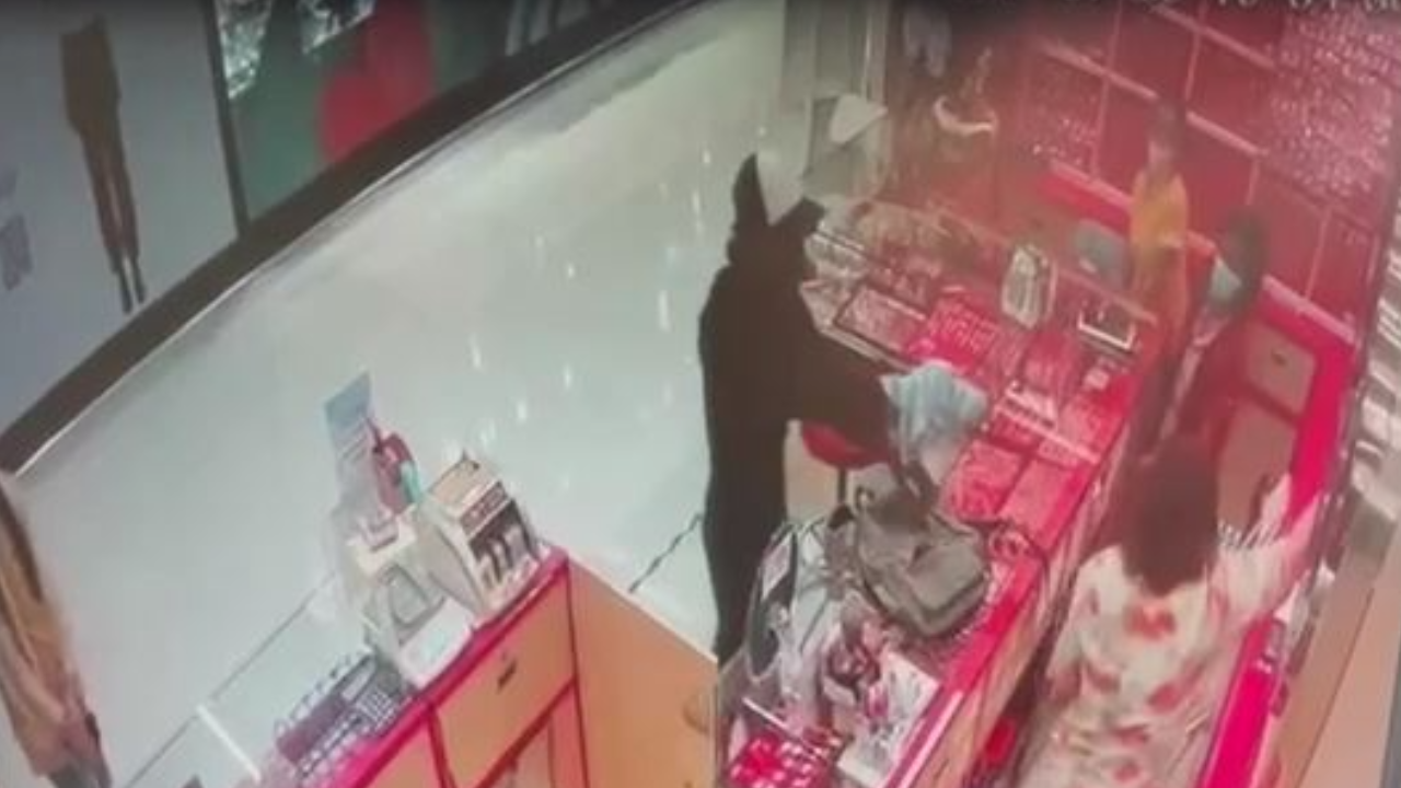 จับแล้ว โจรชิงทองโลตัส ย่านพัฒนาการ สารภาพสิ้น ติดหนี้พนัน-นอกระบบ