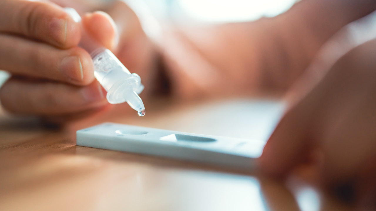 มีอาการโควิด แต่ ATK ขีดเดียว แนะ 2-3 วันตรวจซ้ำ อาจขึ้น 2 ขีด