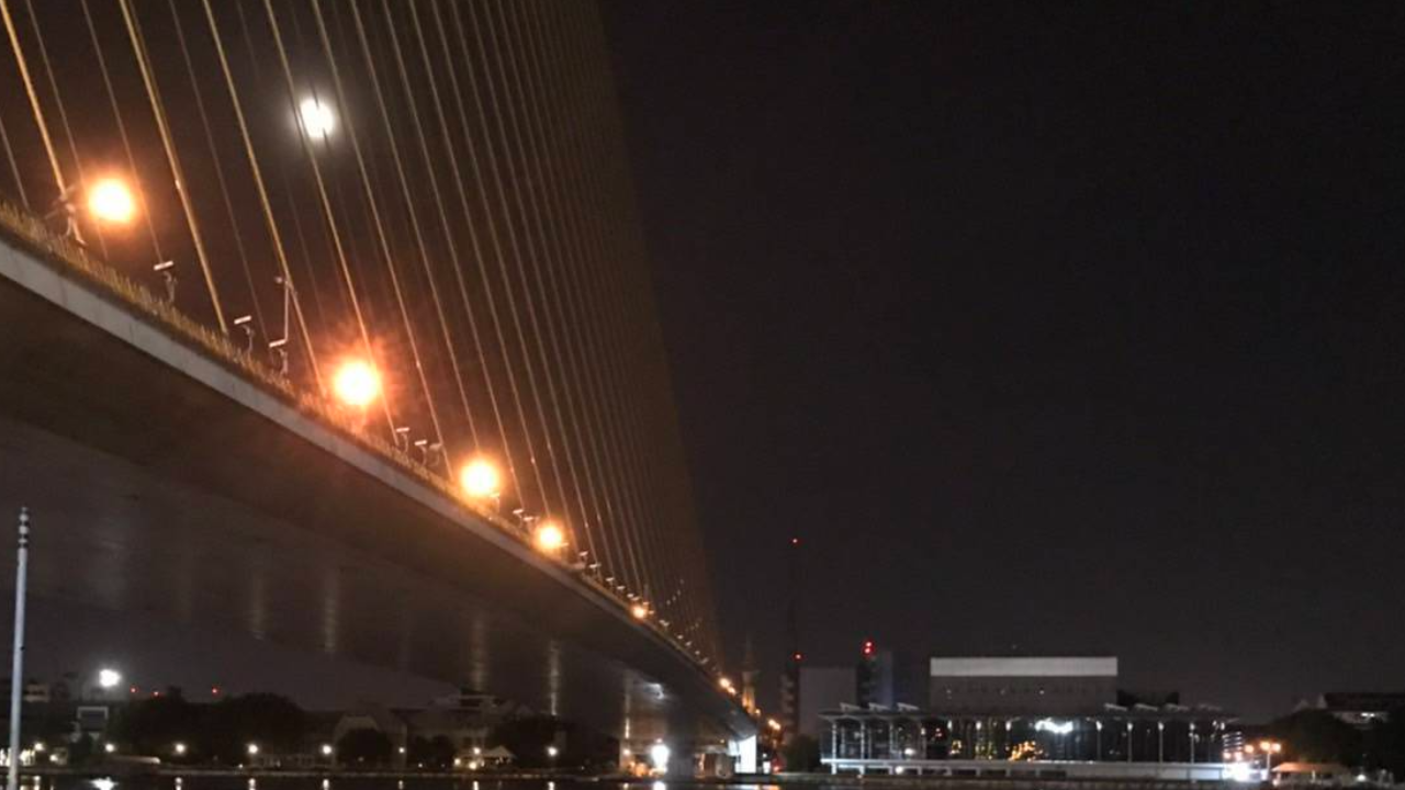 สาวรามดิ่งสะพานพระราม 8 จนท.ค้นหายังไร้วี่แวว เล็งประสานญาติสอบปากคำ