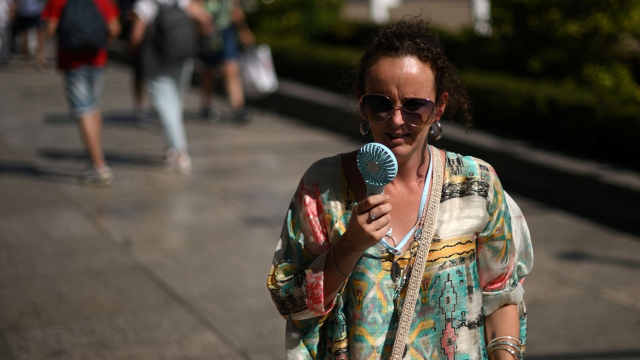 UK เตือนภัยอากาศร้อนจัดขั้นสีแดง ทะลุ 40 องศาฯ ลอนดอนอาจร้อนกว่าซาฮารา