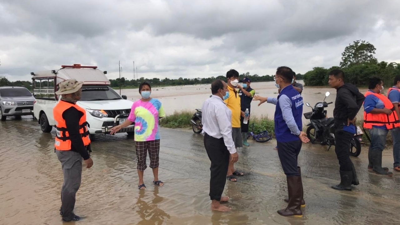ฝนถล่มเนินมะปรางจม น้ำป่าเทือกเขาเพชรบูรณ์ทะลักท่วม เร่งสำรวจความเสียหาย