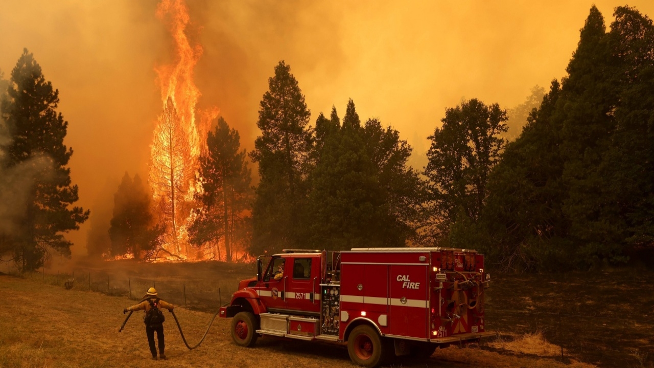 เจอคลื่นความร้อนเล่นงาน สหรัฐฯ อุณหภูมิพุ่งทำไฟป่าลามหนัก
