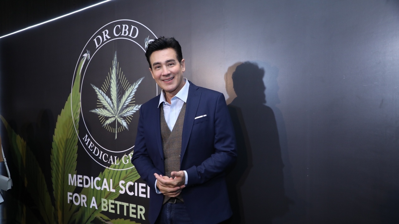 วิลลี่ เตรียมนำอัฐิแม่กลับไทย เล่าตอนแม่จากไปมือยังถือแปรงสีฟัน