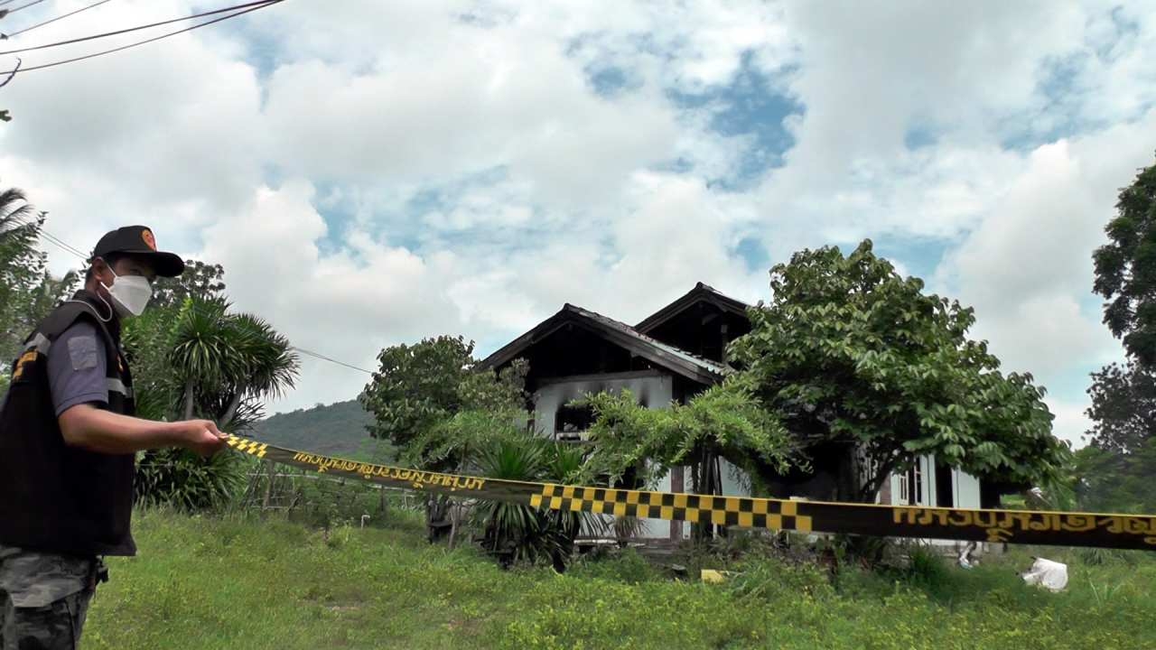 ไฟปริศนาไหม้บ้านยายวัย 70 ที่ตากฟ้า วอดหมดทั้งหลัง โชคดีไม่มีคนอยู่ 