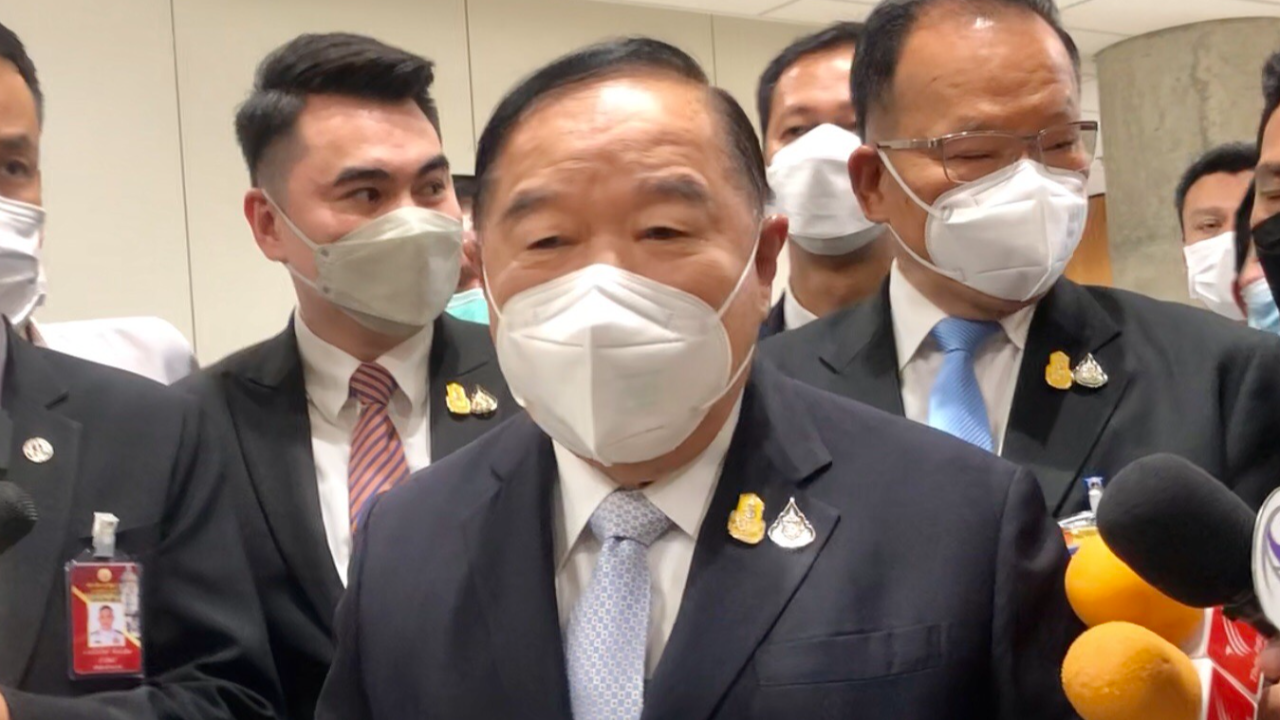 ไม่รู้ไม่เกี่ยว “ลุงป้อม” ปัดมีเอี่ยวพรรคเล็กรับเงิน หลัง “พิเชษฐ” พาดพิง