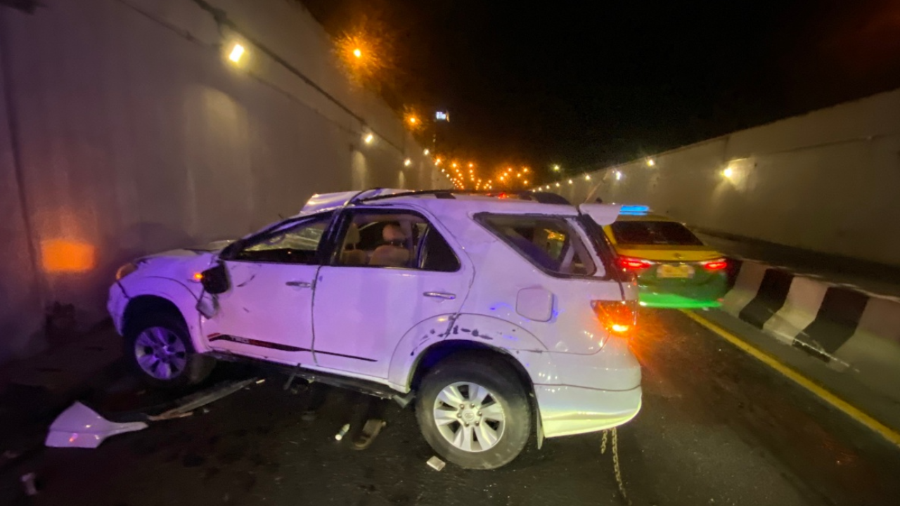 สาวเมืองนนท์เที่ยว กทม. ฟอร์จูนเนอร์ชนในอุโมงค์เกษตร เจ็บ 8 