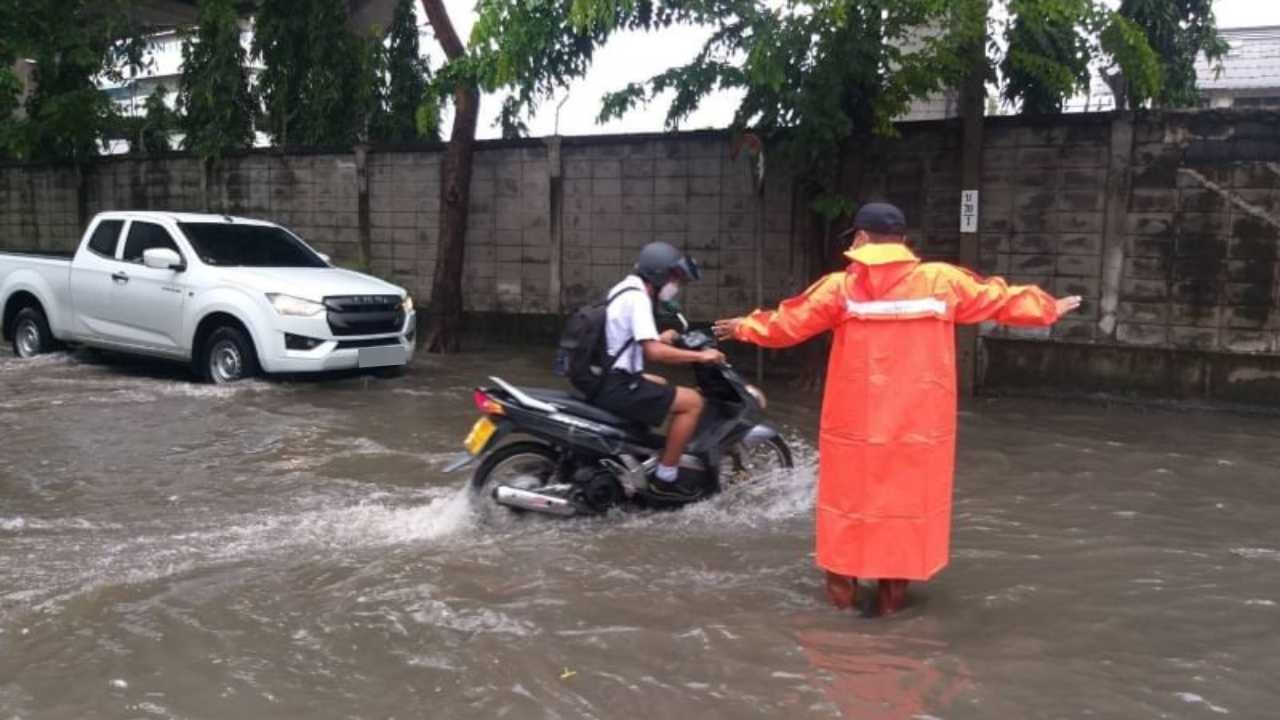 ชัชชาติ เตือนฝนตกหนักอีกหลายวัน ขอคน กทม. ฝั่งตะวันออก ทำงานที่บ้าน-กลับเร็วขึ้น