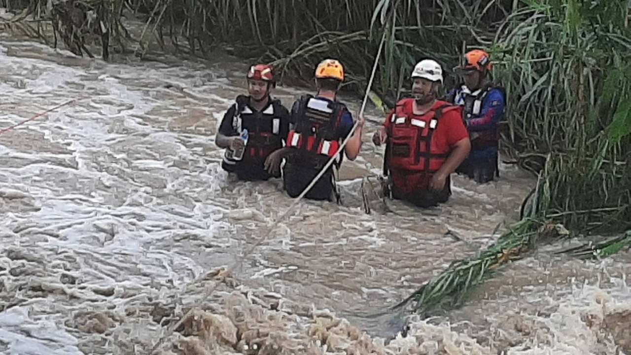 พบแล้ว 1 คนงานเมียนมาถูกน้ำพัดหาย เหตุกระบะส่งน้ำแข็งตกน้ำที่ศรีราชา