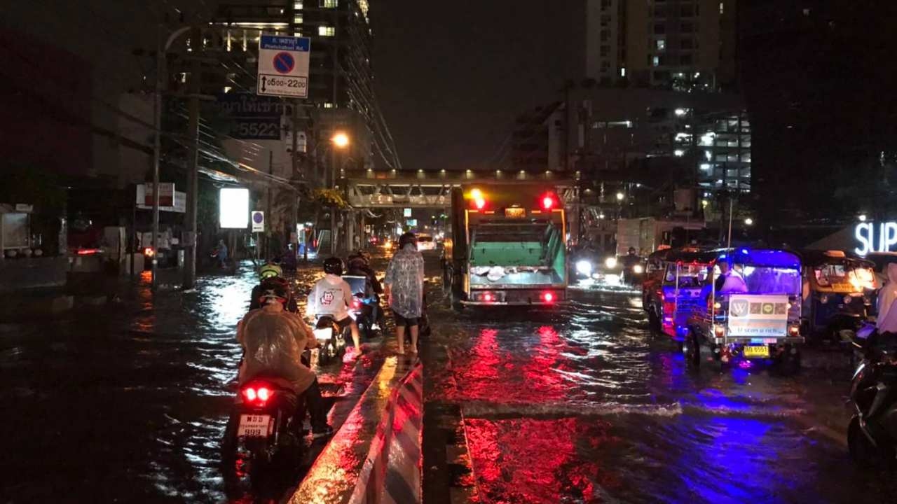 ผบ.ตร.ห่วงน้ำท่วมหลายพื้นที่ สั่งกำลังทุกหน่วยช่วยเหลือประชาชนเดือดร้อน