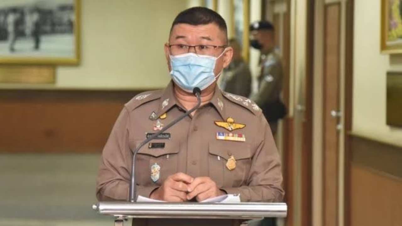 บิ๊กเด่น สั่งตำรวจเตรียมแผนรับมือช่วงฝนตก อำนวยการจราจรแก้รถติดหนัก 